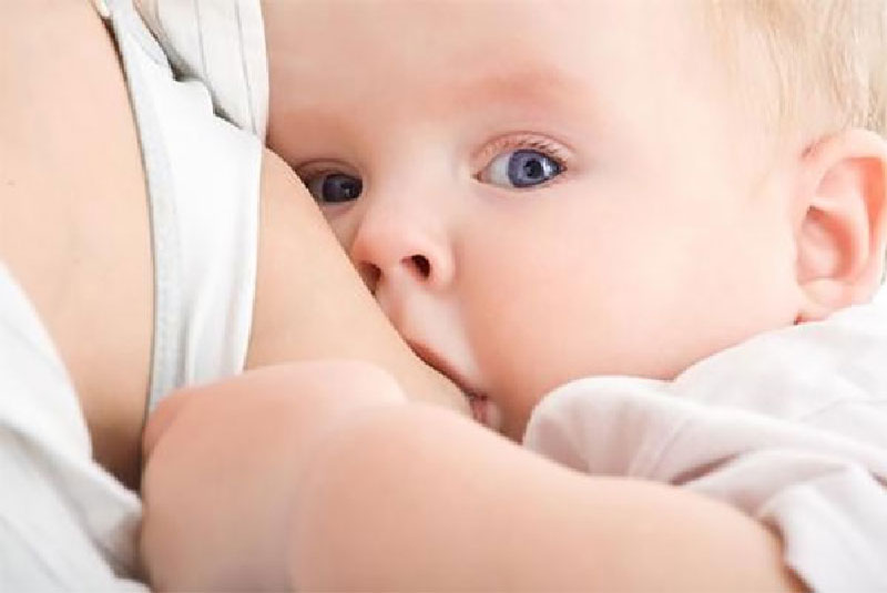 1. Sữa mẹ tăng cường hệ miễn dịch cho trẻ tốt nhất